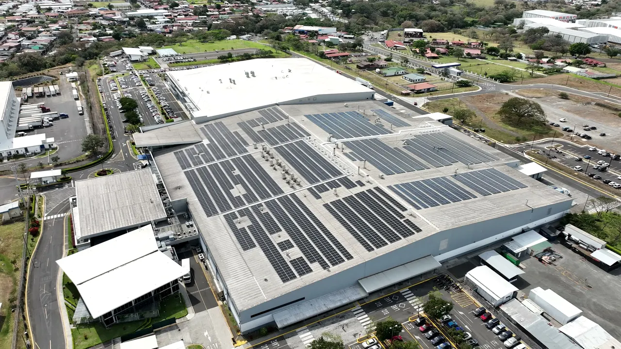Techo solar de Boston Scientific en El Coyol, visto desde el aire