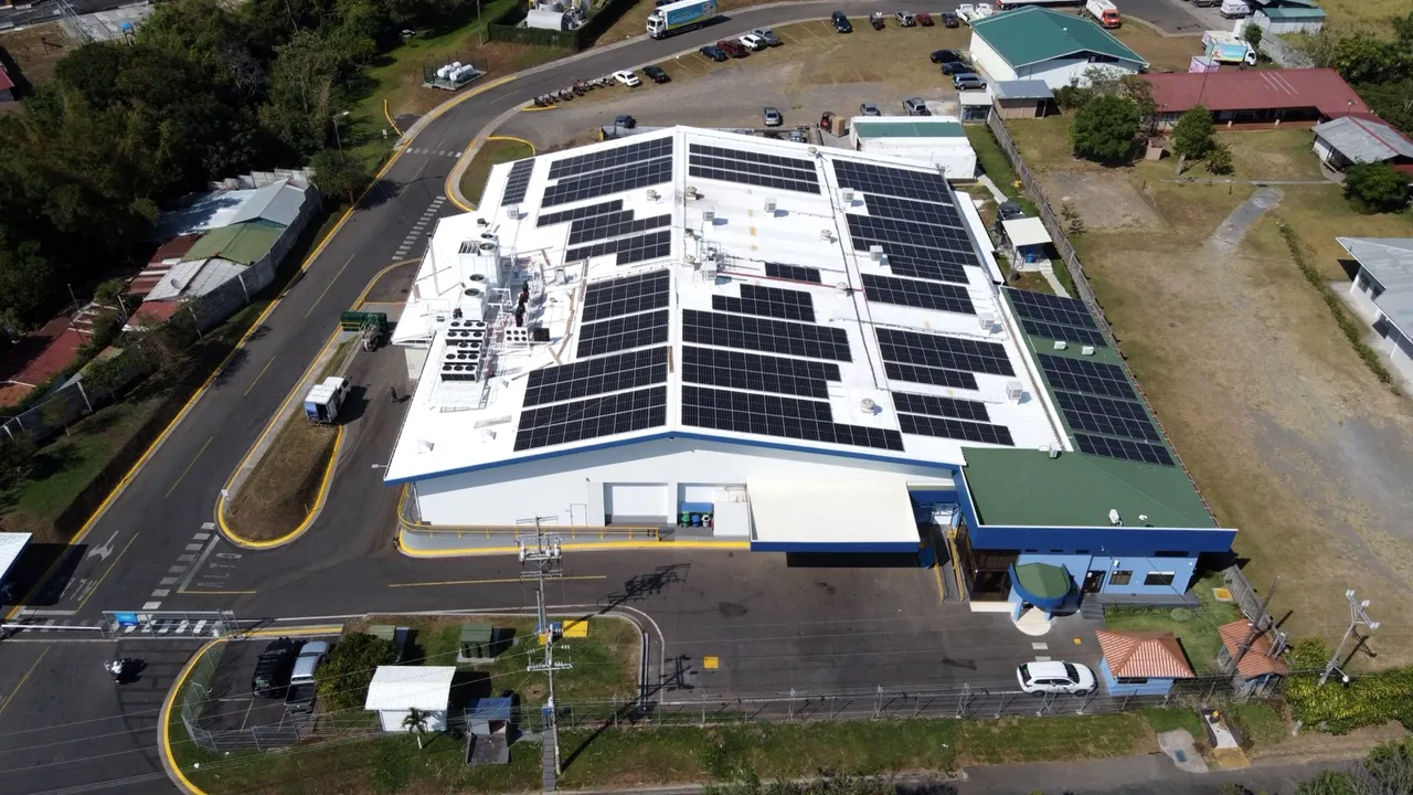 Planta de Helados Sensación en Grecia con módulos solares